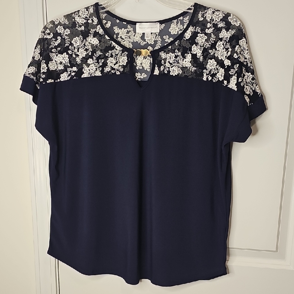 Modern‎ Attraction Floral Lace Navy Blouse Size L